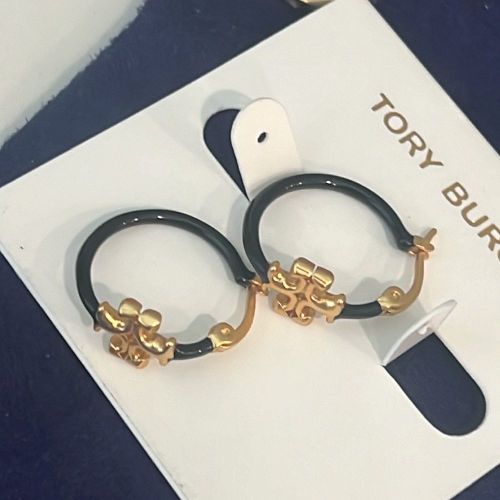 Tory Burch Small Hoop. - Picture 10 of 16